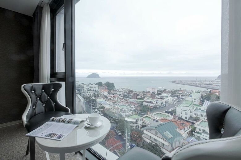 Eins Hotel