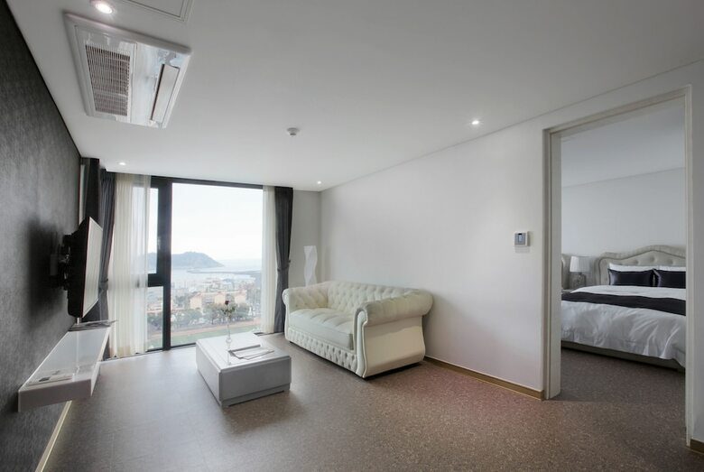 Eins Hotel
