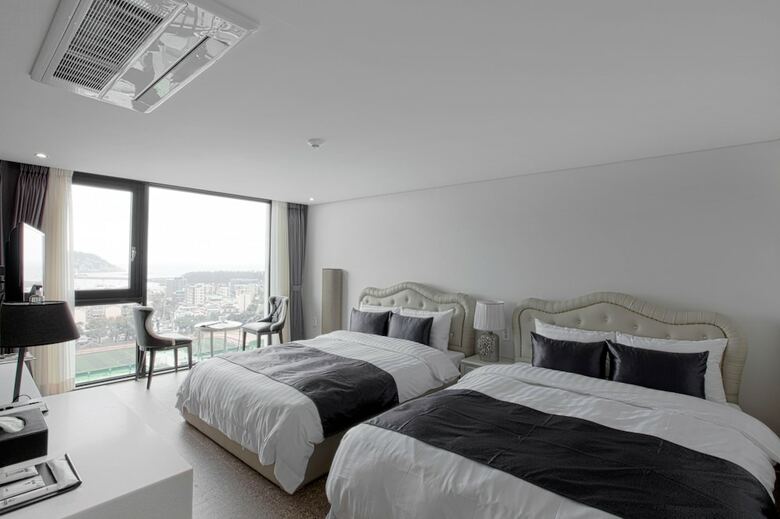 Eins Hotel