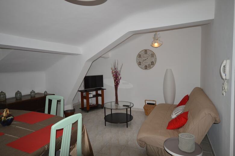 Good Value Three- Bedroom Apartment