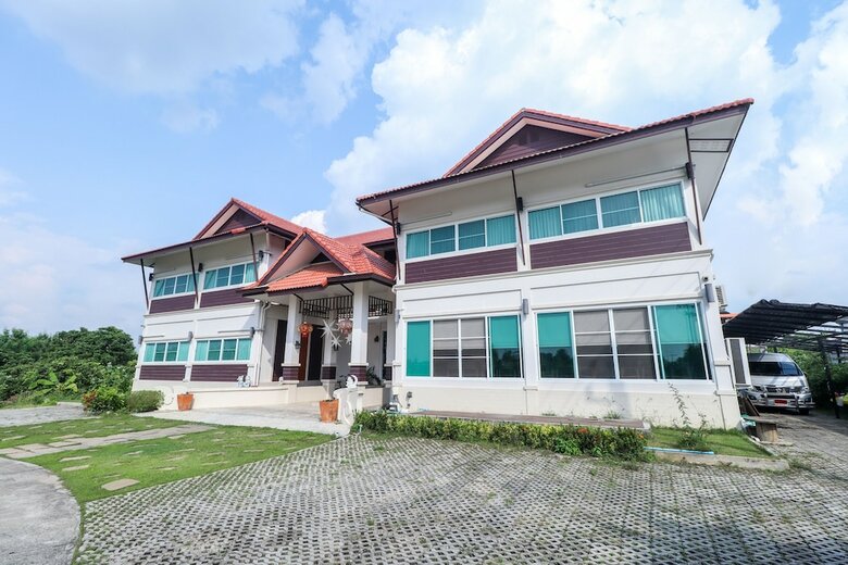 Hotel Oyo 360 De Phunchai Hometel,lamphun