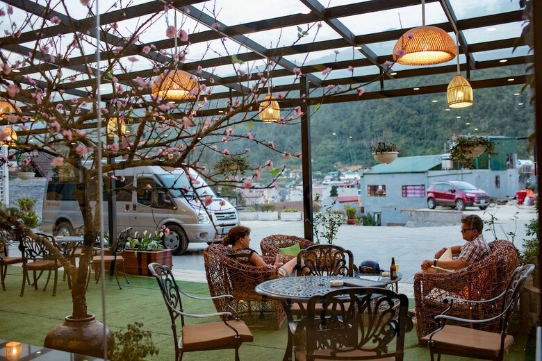 Freesia Hotel