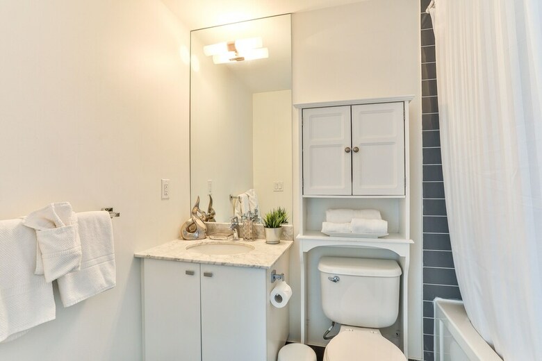 Liberty Village Condo W/parking