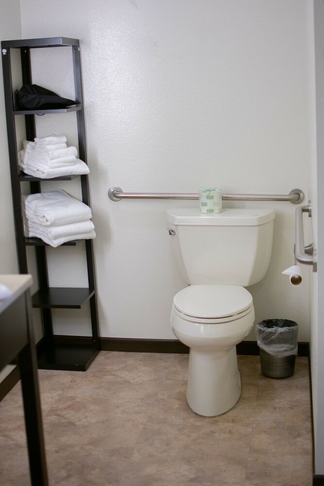 Boarders Inn & Suites By Cobblestone Hotels - Syracuse