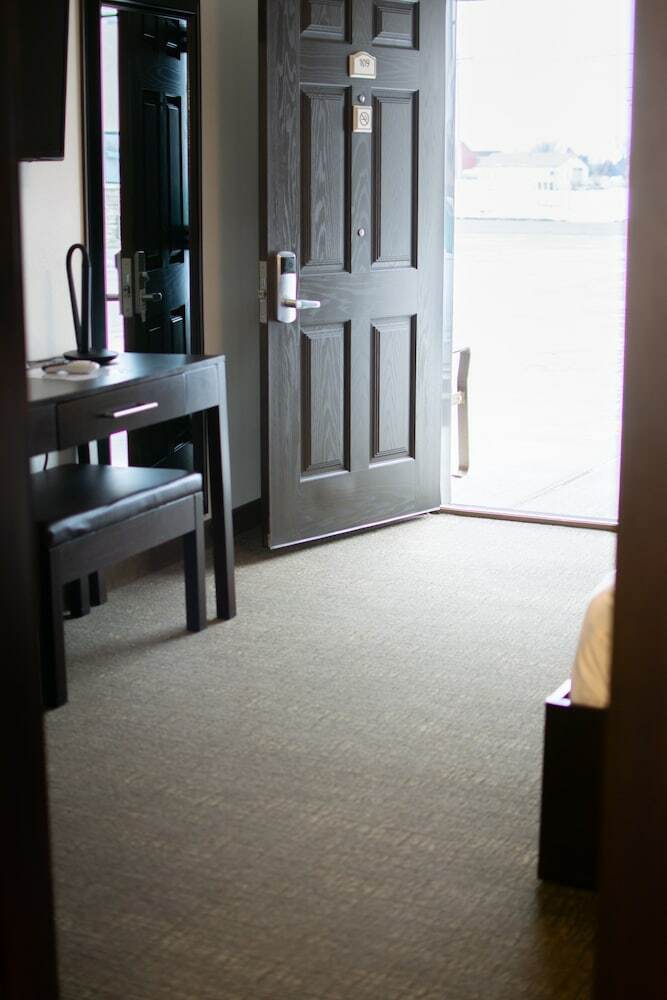 Boarders Inn & Suites By Cobblestone Hotels - Syracuse