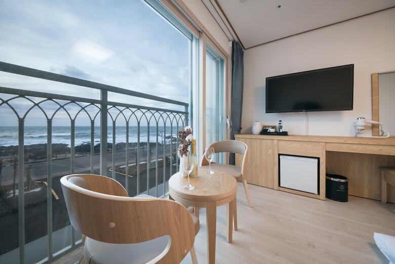 Mon Dieu Hotel