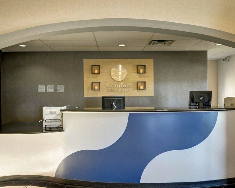 Hotel Comfort Inn & Suites
