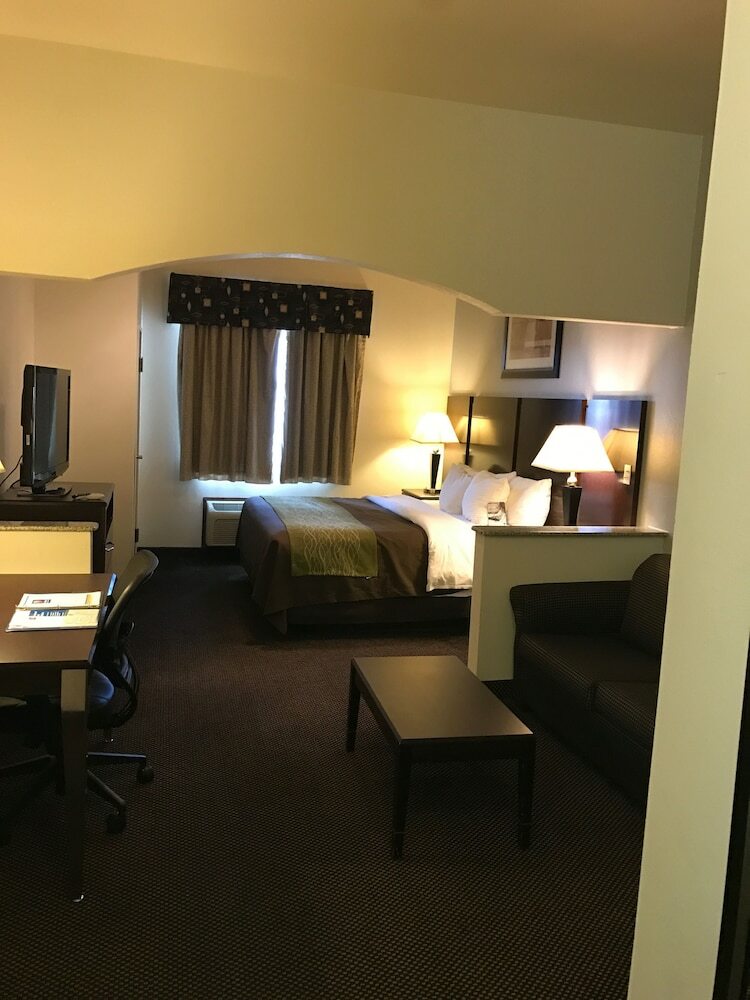 Hotel Comfort Inn & Suites
