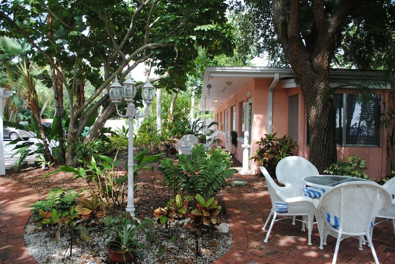 Posada Siesta Key Bungalows
