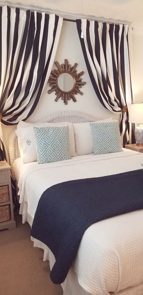 Posada Siesta Key Bungalows