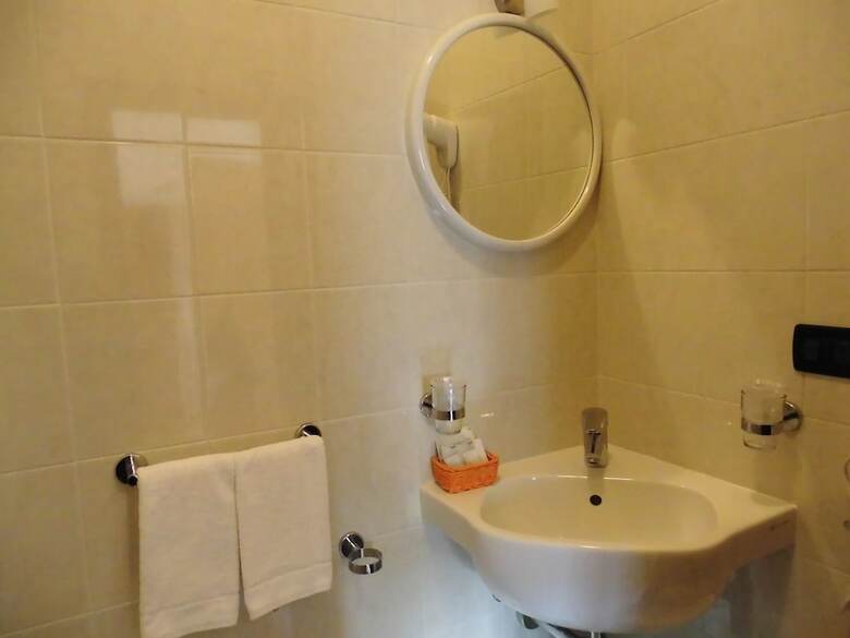 Hotel Benaco Bee Free