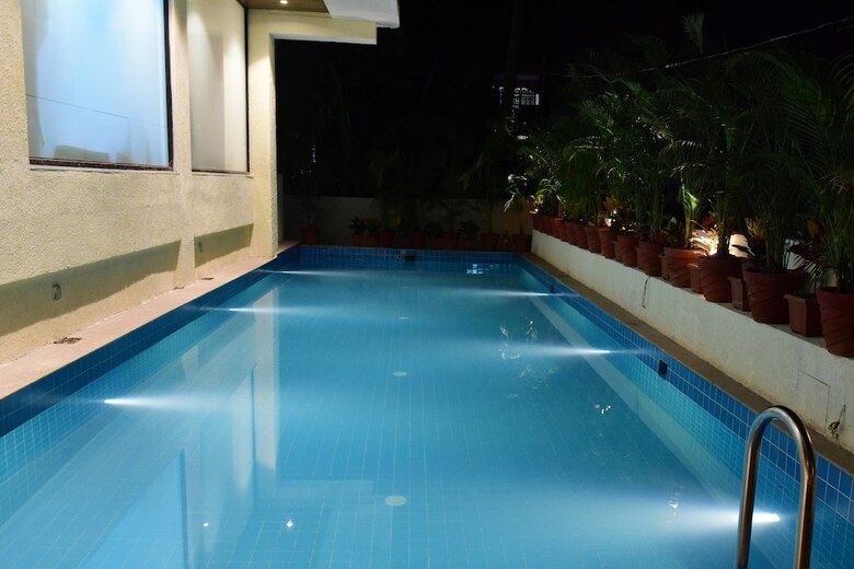 Hotel The Flora Grand