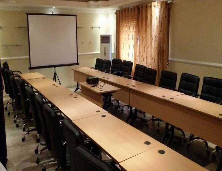 Hotel Tyndale Residence Ltd