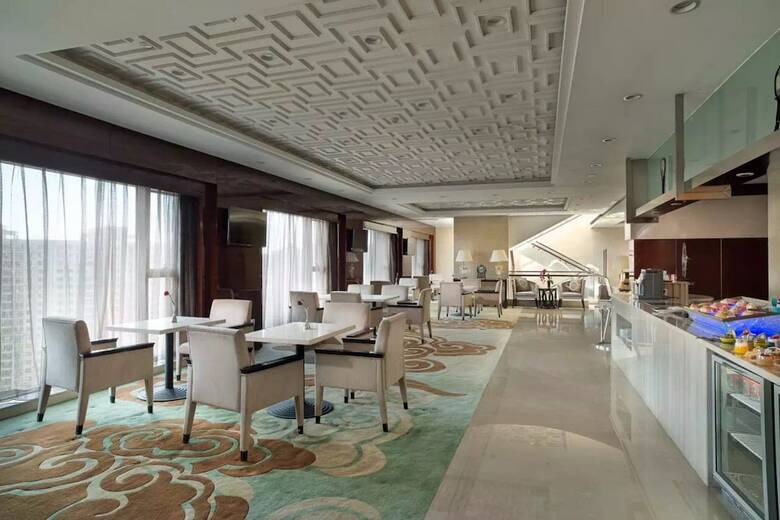 Embassador International Hotel