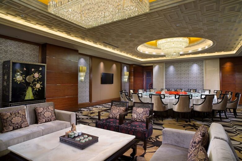Embassador International Hotel