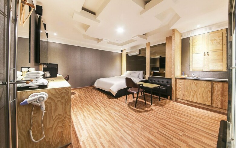 Hotel 7