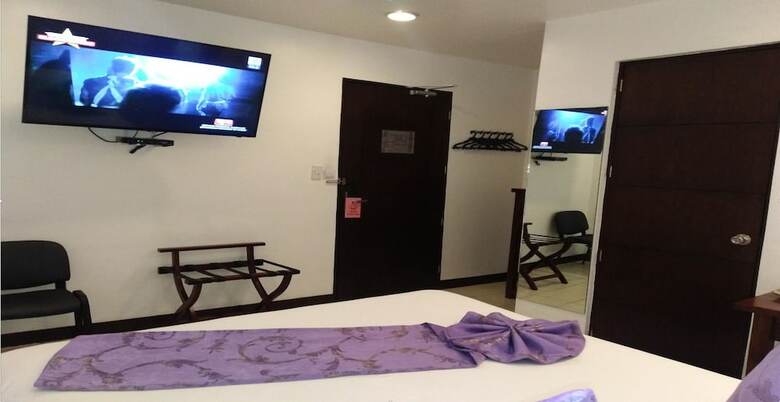 Safari Lodge Baguio By Log Cabin Hotel