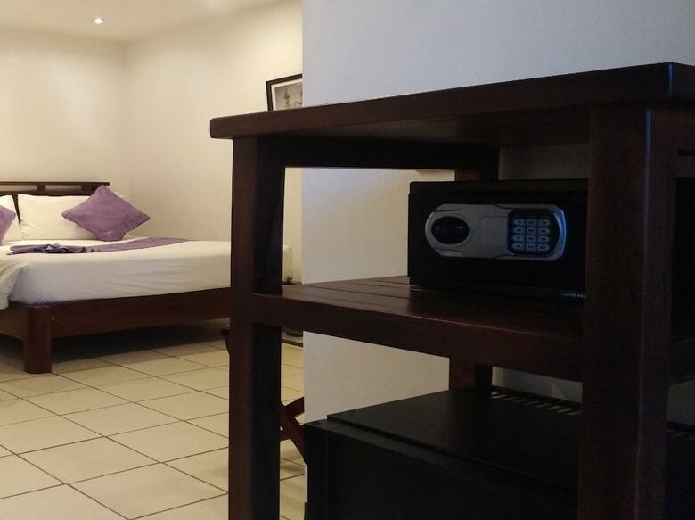 Safari Lodge Baguio By Log Cabin Hotel