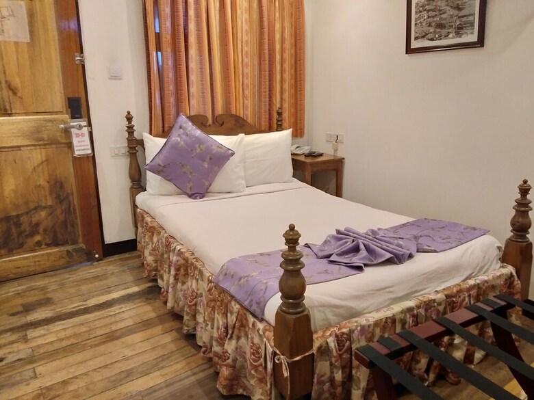 Safari Lodge Baguio By Log Cabin Hotel