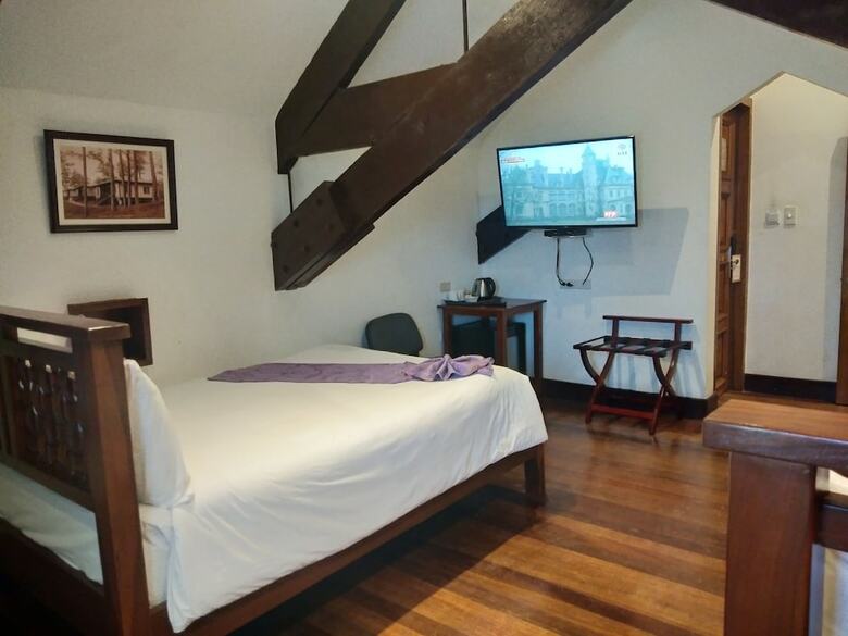 Safari Lodge Baguio By Log Cabin Hotel