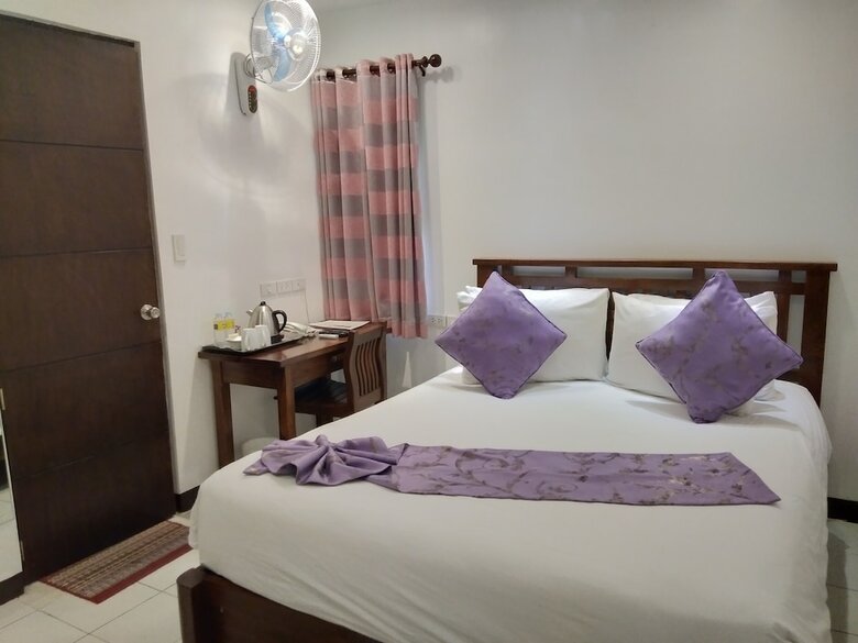Safari Lodge Baguio By Log Cabin Hotel