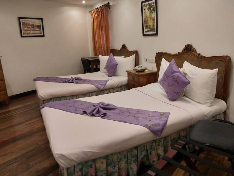 Safari Lodge Baguio By Log Cabin Hotel