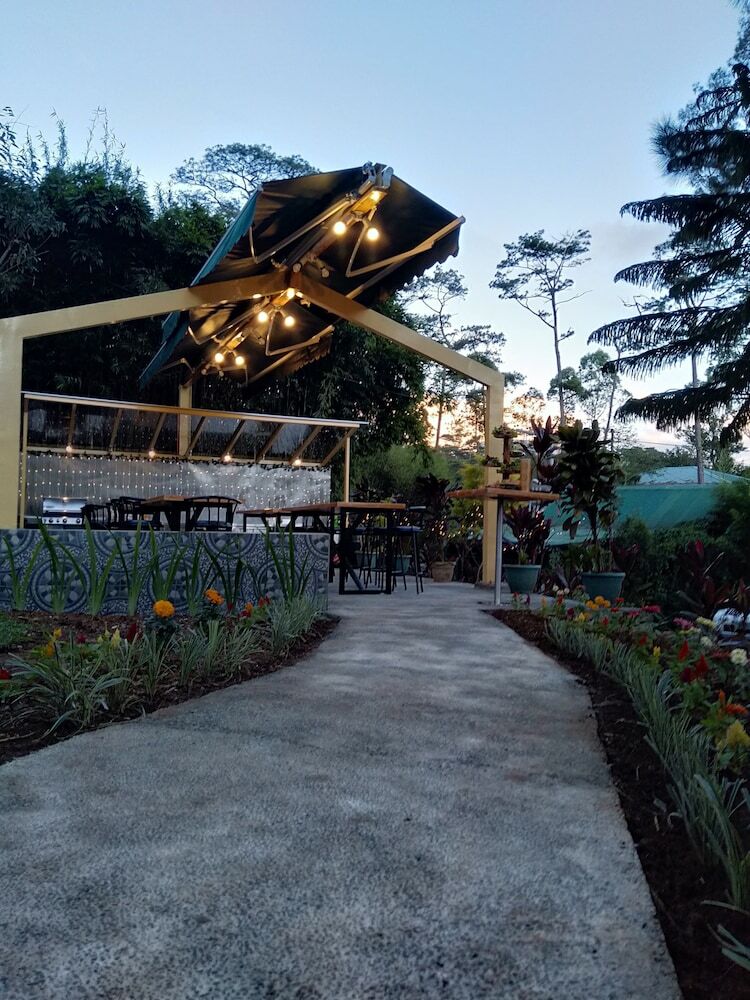 Safari Lodge Baguio By Log Cabin Hotel