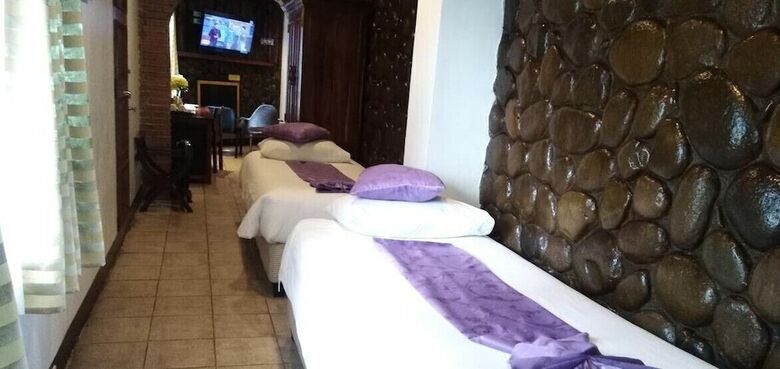 Safari Lodge Baguio By Log Cabin Hotel