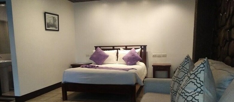 Safari Lodge Baguio By Log Cabin Hotel