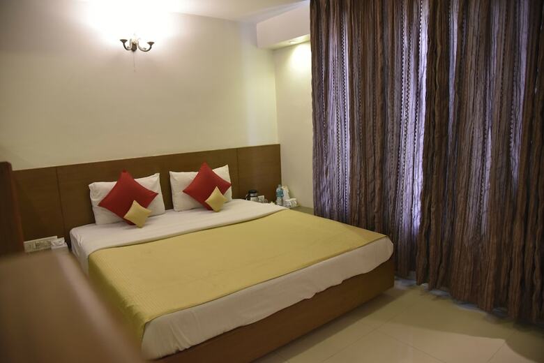 Hotel Rajhans Regent