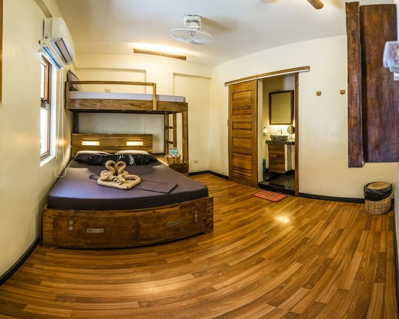 Hostal Outpost Beach Hostel - Adults Only