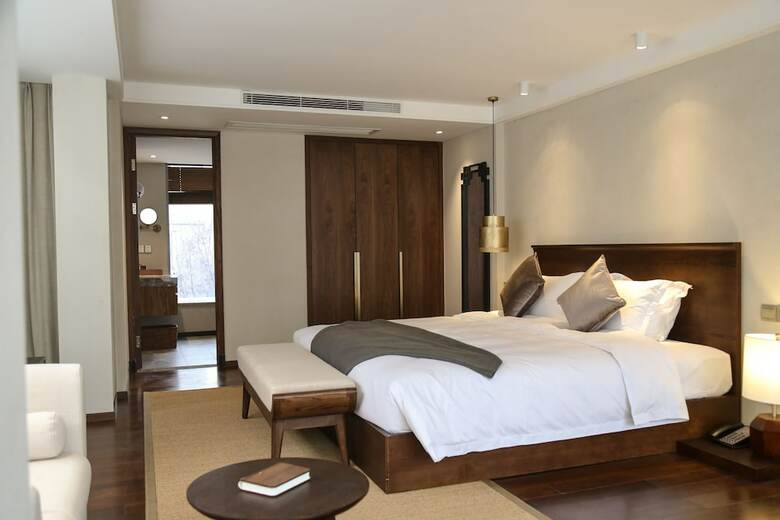 Hotel Seclusive Life In Jiangnan ?canal Yard