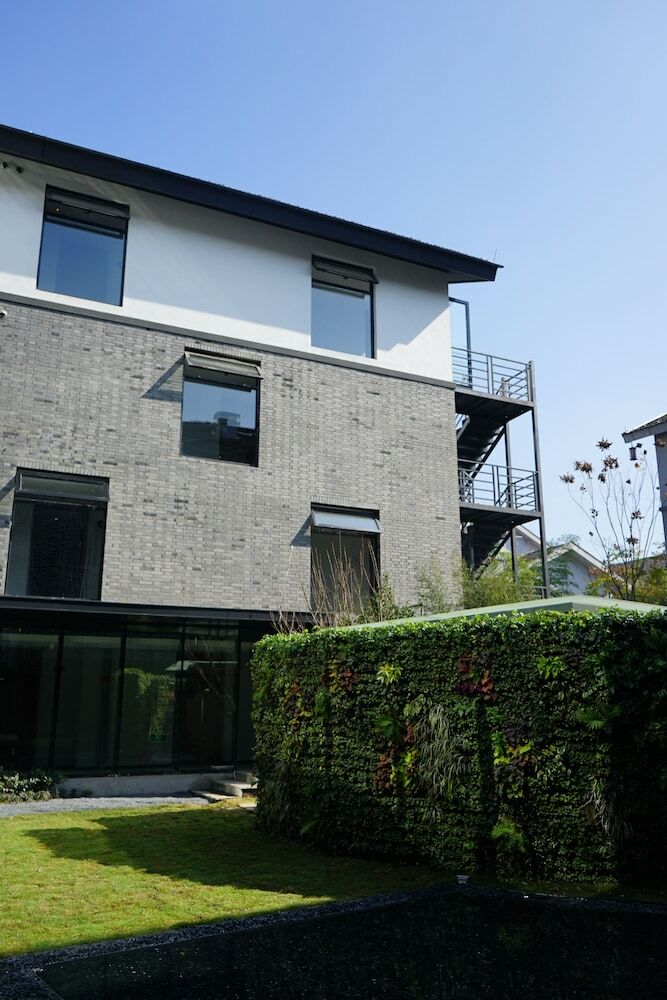 Hotel Seclusive Life In Jiangnan ?canal Yard