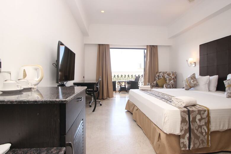 Hotel Silver Sands Serenity