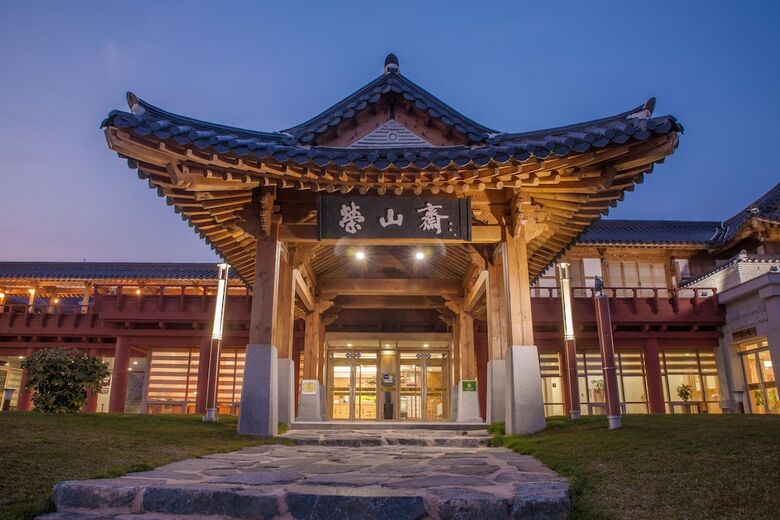 Youngsanjae Hanok Hotel
