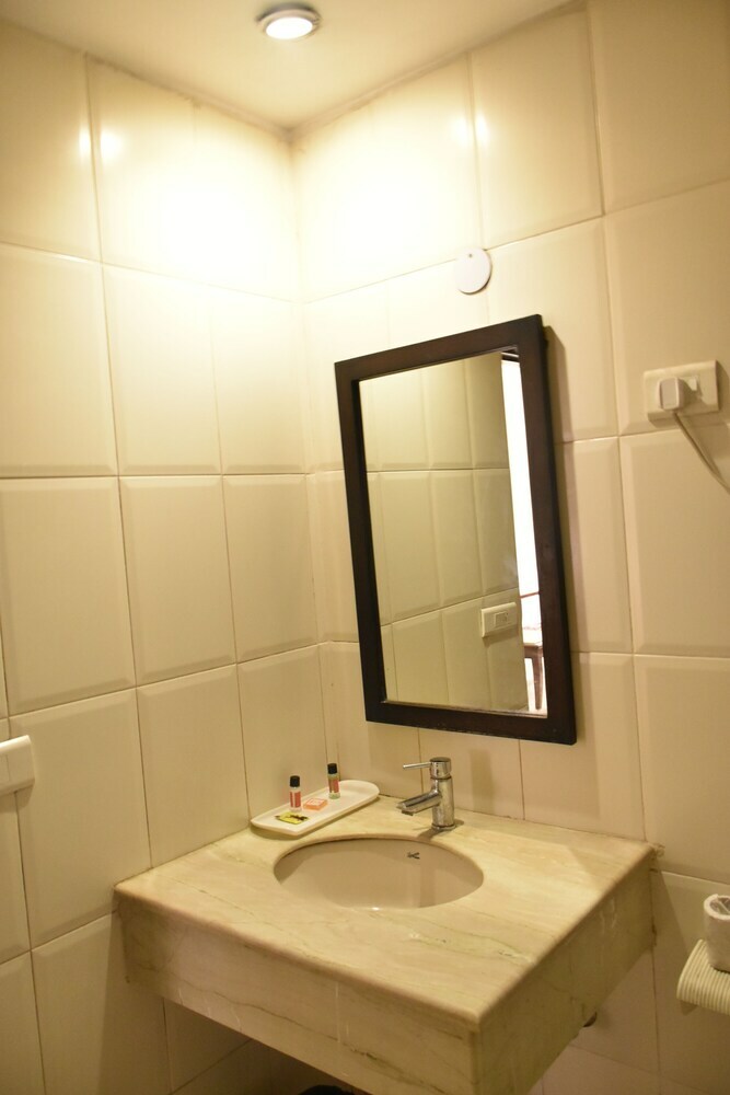 Hotel Lohias Delhi Airport
