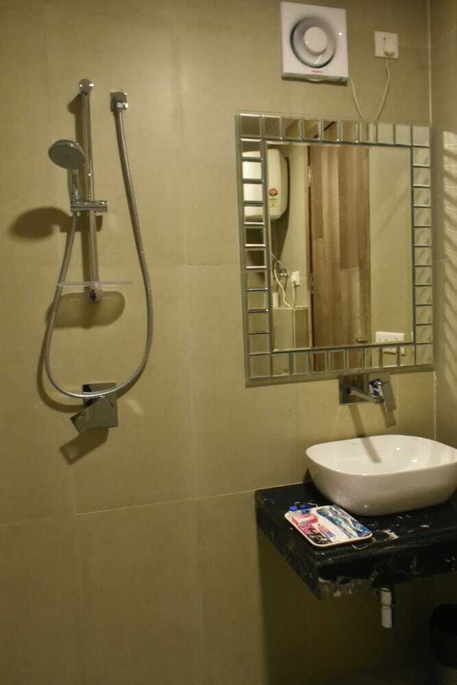 Hotel Lohias Delhi Airport