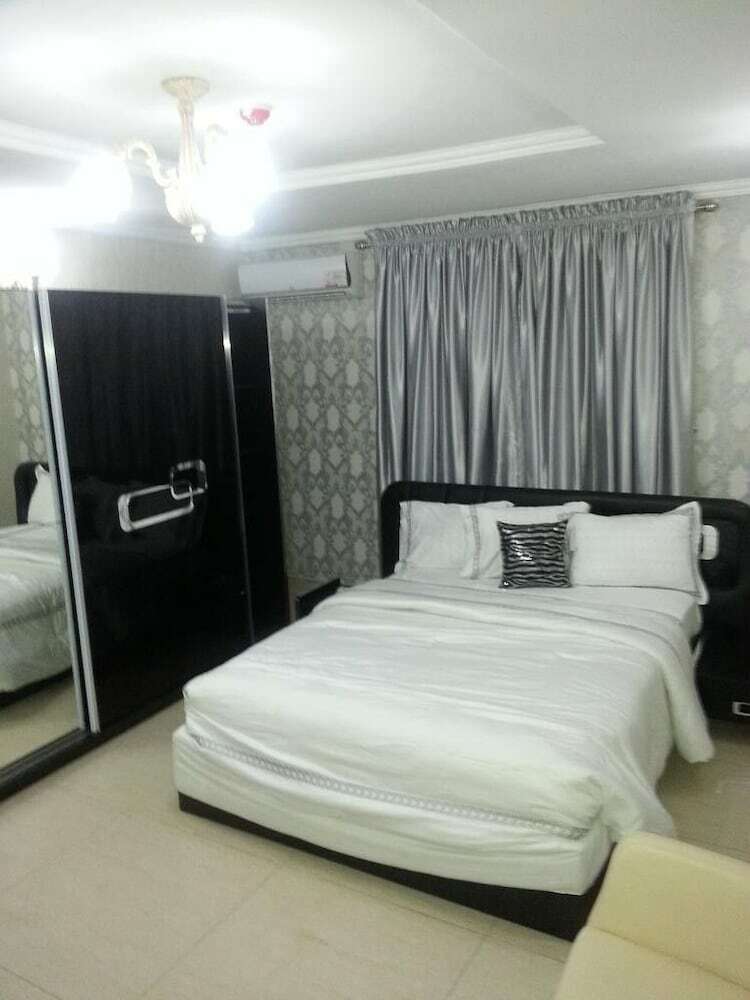 Tenache Hotels