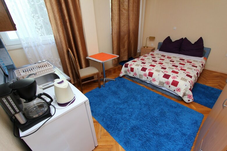 Rooms And Apartments Sally