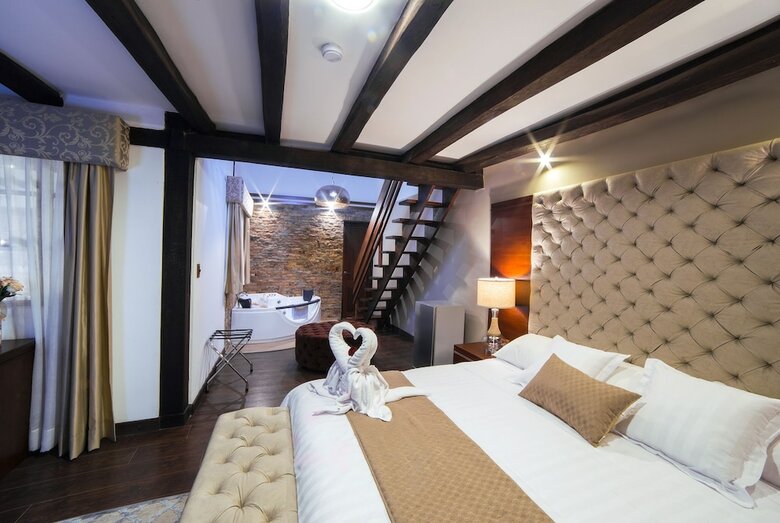 Felicia Hotel & Suites