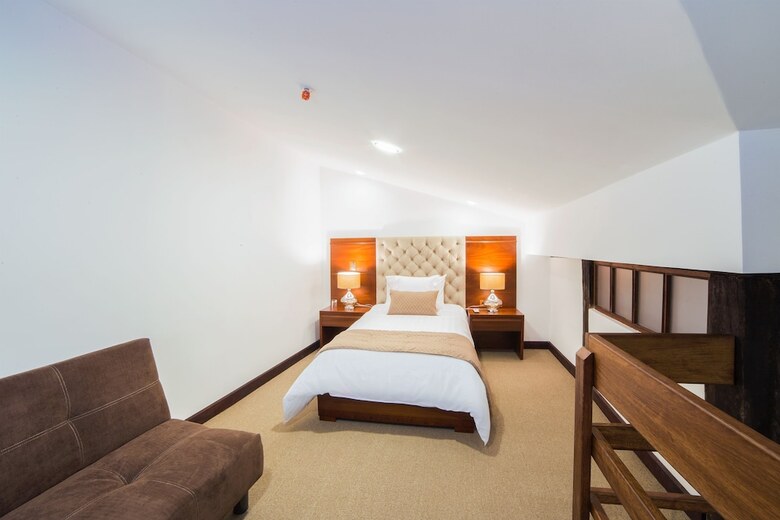 Felicia Hotel & Suites