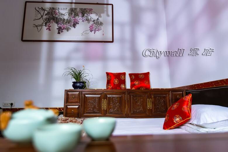 Hotel City Wall Old House.ji Residence