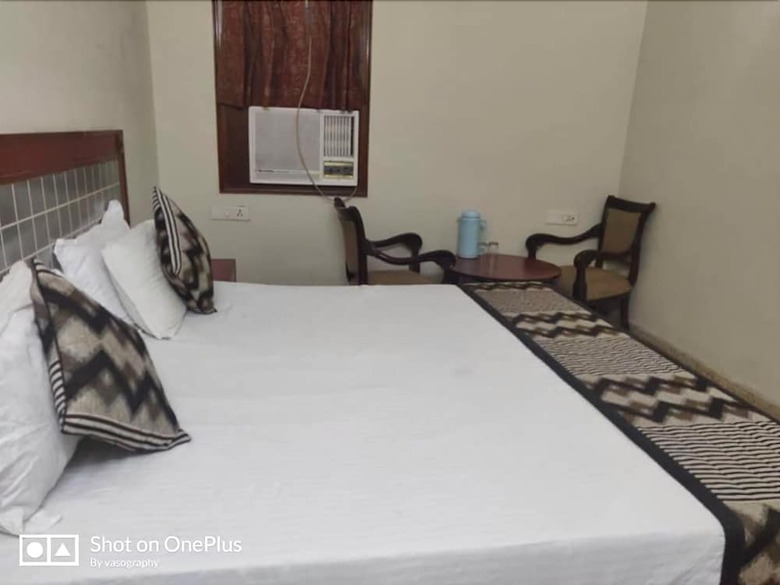 Hotel Ashish Palace