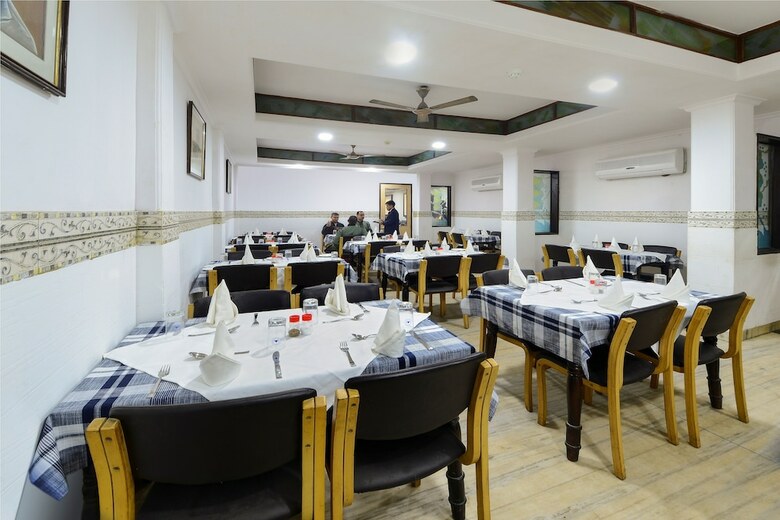 Hotel Ashish Palace