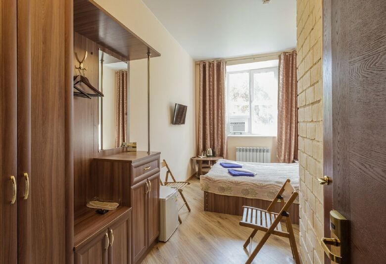 Hotel 1-st Train