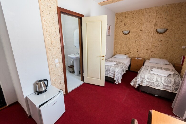 Hotel 1-st Train