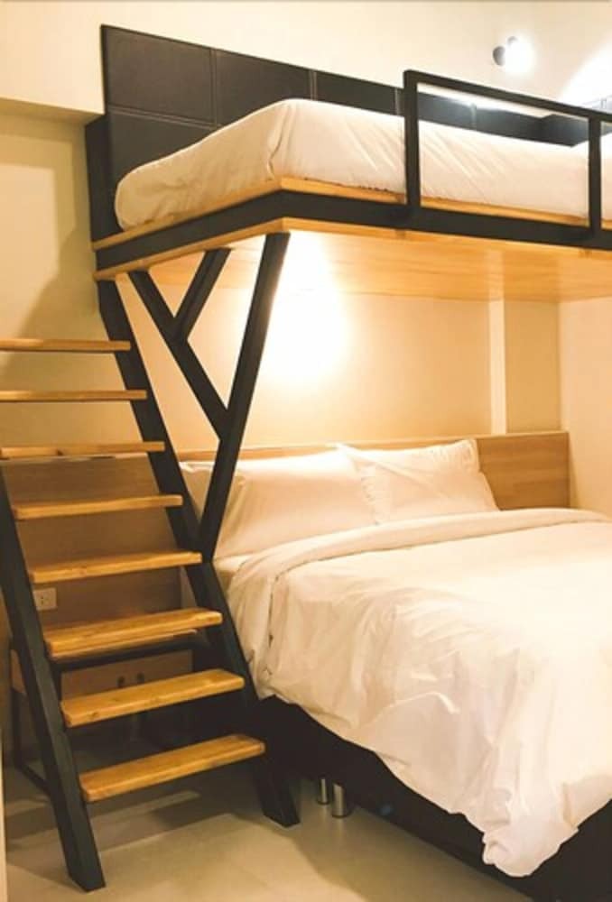 Hotel Tuck Me In