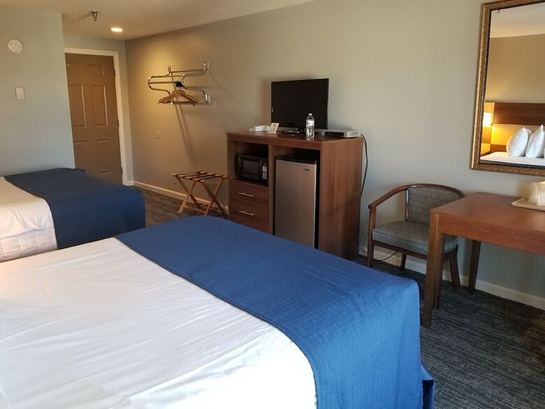 Hotel Hampton Village Inn