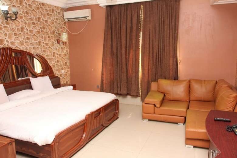 Tauba Hotel
