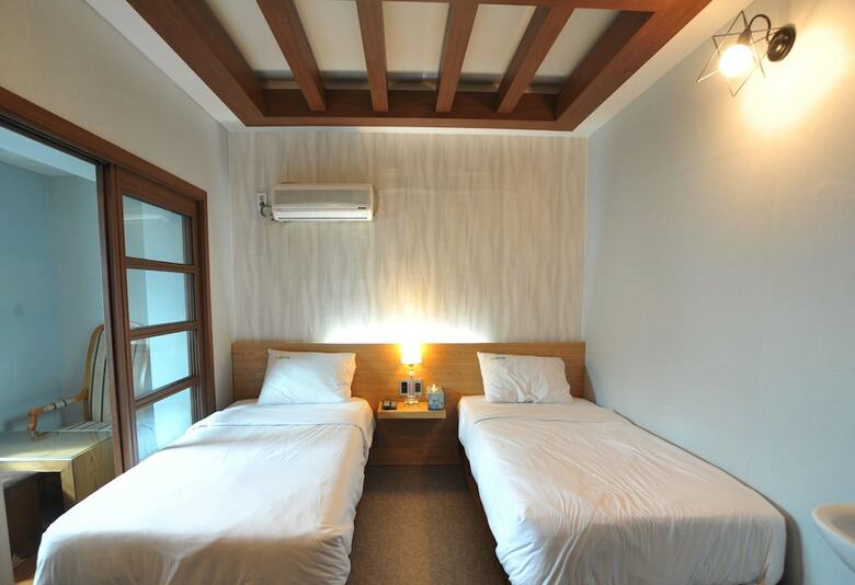 Hilltop Hotel